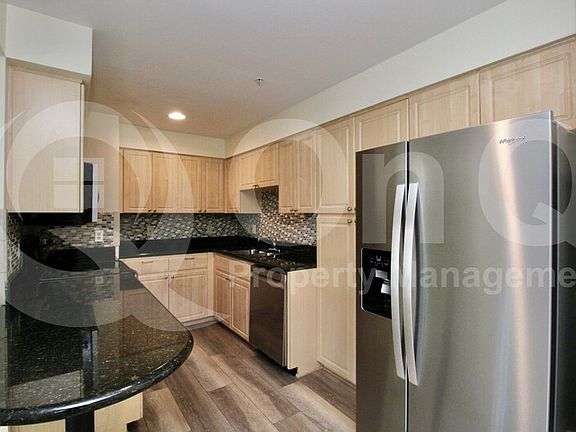 2nd image of 1005 E 8th St Unit 2005