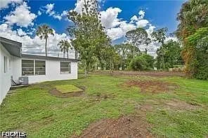 2 bed, 1.0 bath, 1272 sqft, $1,600 — Photo 2