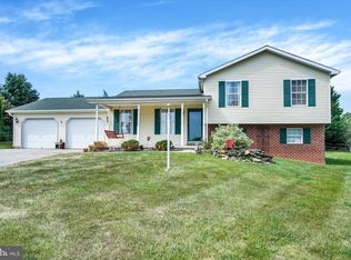 111 Stoker Ct, Stewartstown, PA 17363