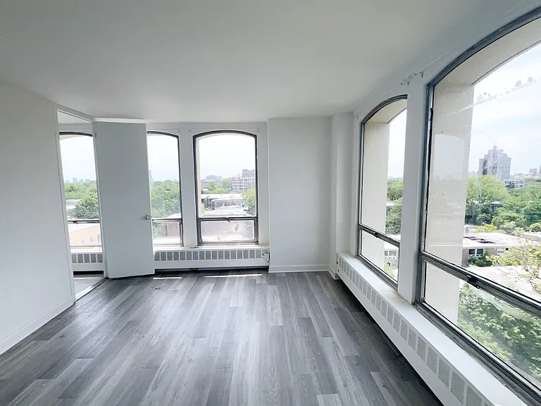 1400 E 55th Pl #802S — Photo 8
