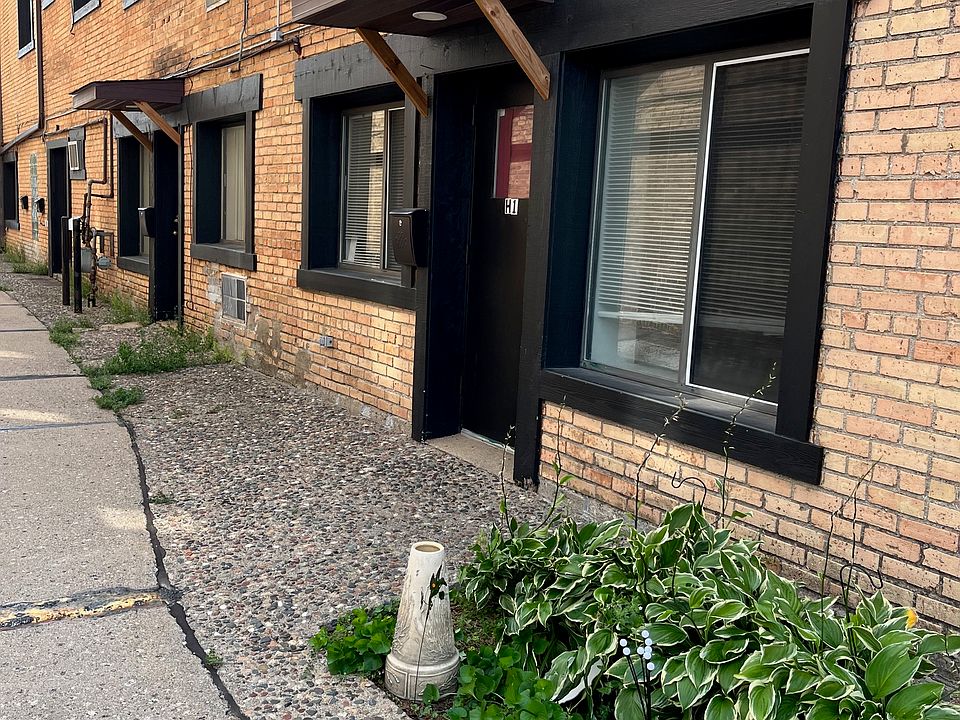 Enter the unit from the alley