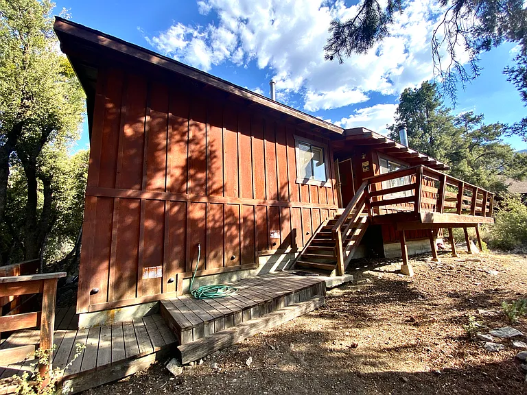2105 Woodland Dr — Photo 2