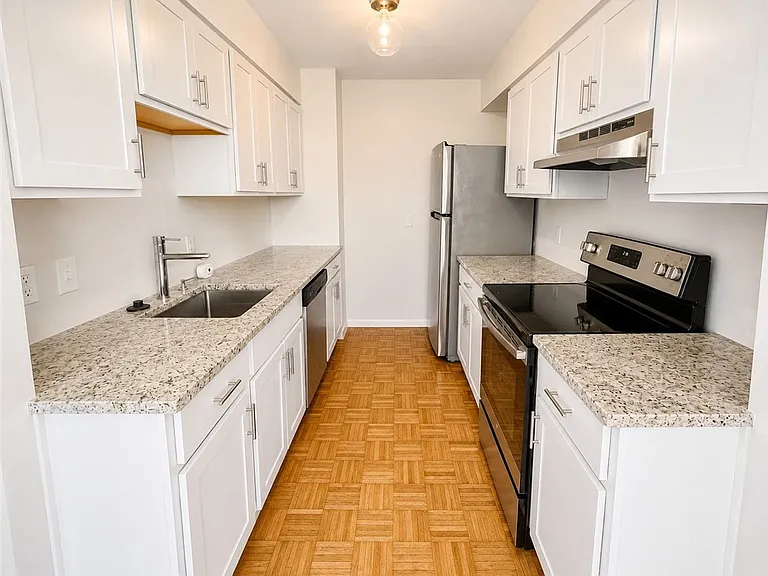1000 East Ave #507 — Photo 10