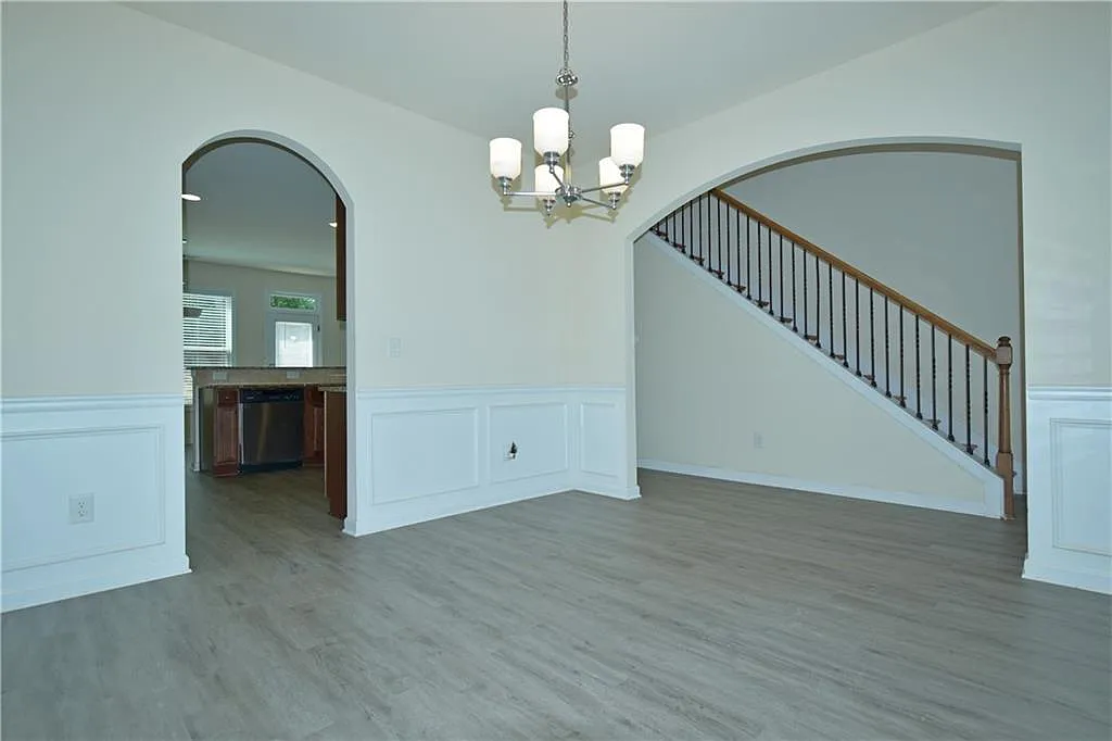 5 bed, 3.0 bath, 2638 sqft, $2,800 — Photo 4