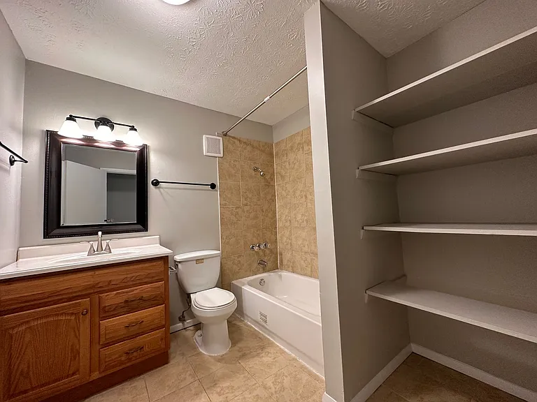 Breckenridge Apartment Homes — Photo 16