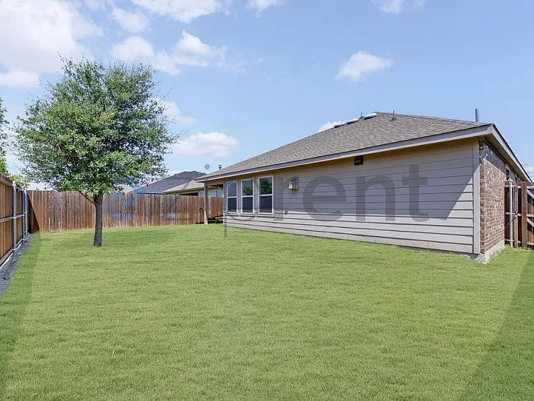 817 Evergreen St — Photo 27