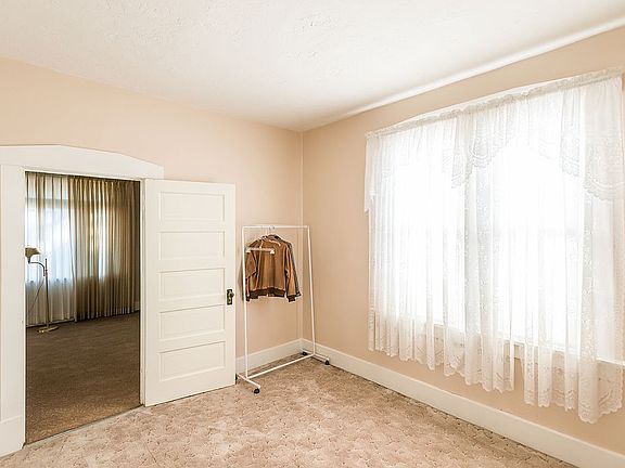 5th image of 1459 E Redondo Ave