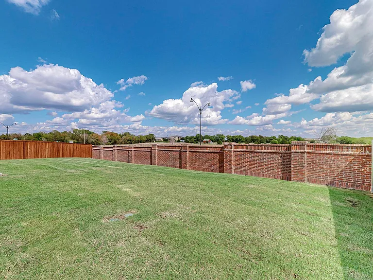 353 Princewood Dr — Photo 37