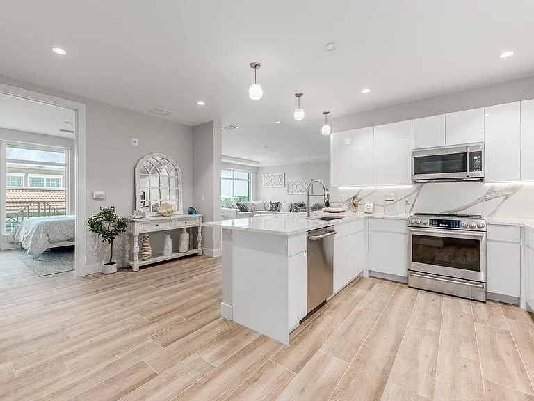 41 SW Seminole St #410 — Photo 5