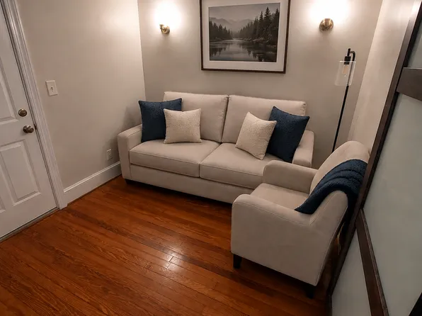 5107 Roland Ave APT 2R, Baltimore, MD 21210