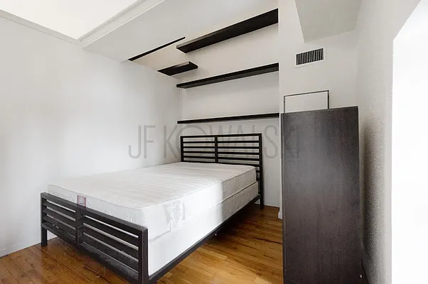 Rented by R New York | media 14