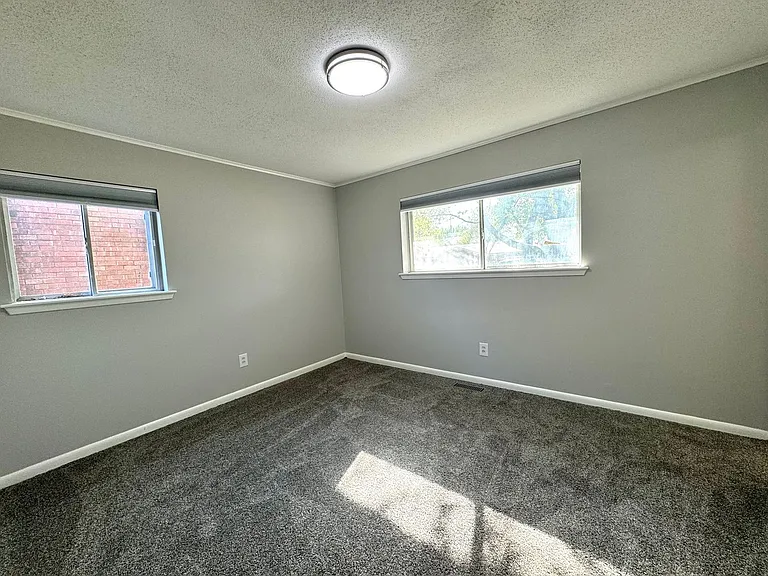1105 N Fern Ave — Photo 25