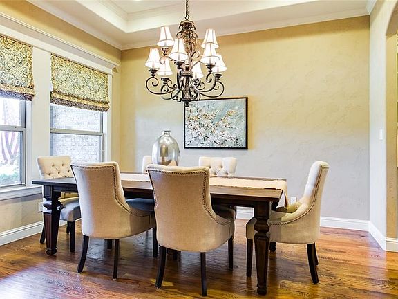 5th image of 3233 Club View Dr