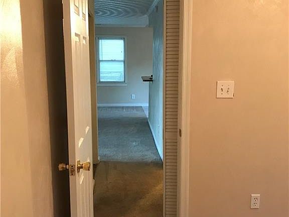 5th image of 920 Lasser Dr