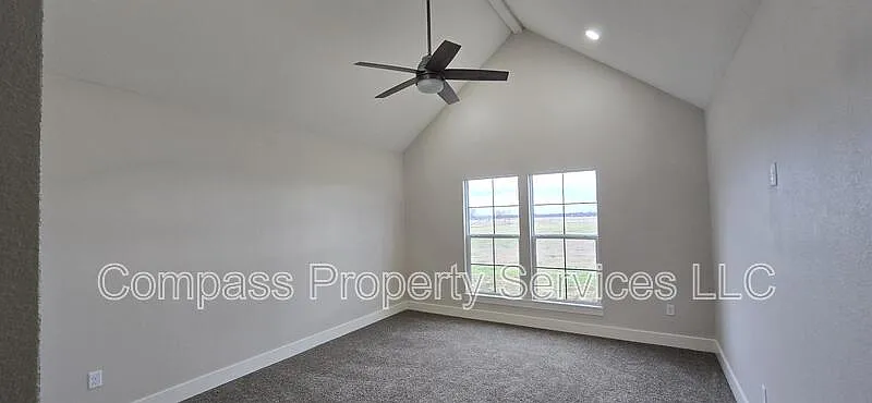4 bed, 2.5 bath, 2103 sqft, $3,200 — Photo 2