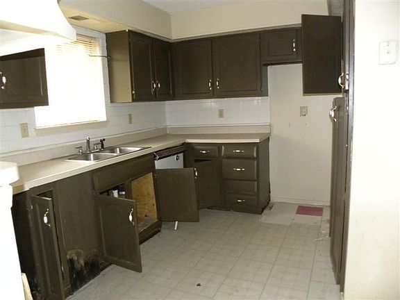 4655 Garden Walk Ln #5, Memphis, TN 38128