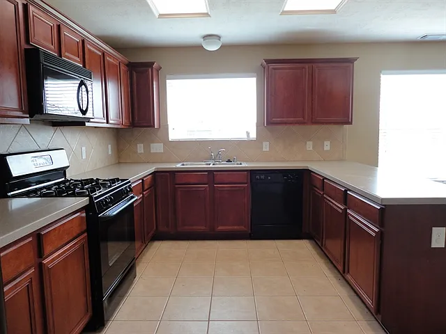 18319 Fieldbluff Ln — Photo 2