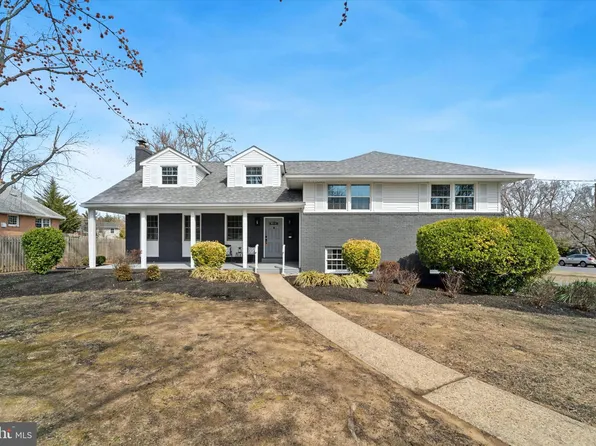 201 Devon Rd, Cinnaminson, NJ 08077