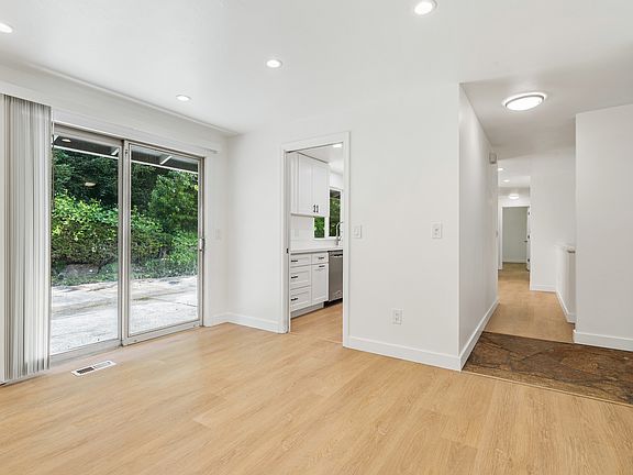 4th image of 2218 137th Pl SE
