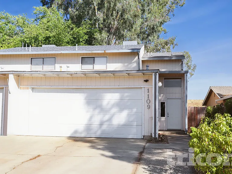 1109 Nadene Dr — Photo 1