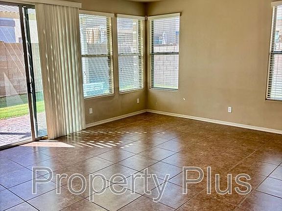 5th image of 5623 W Huntington Dr