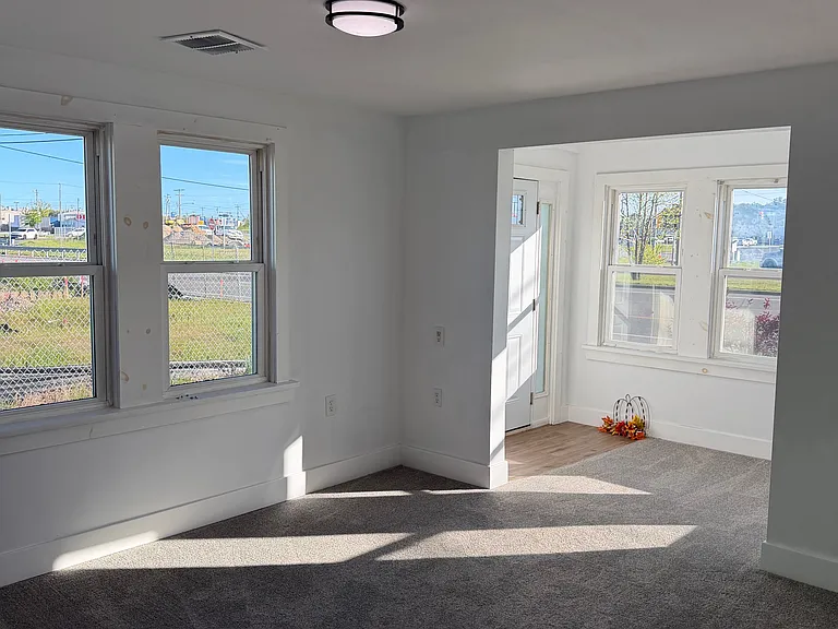 6696 Washington Ave — Photo 6