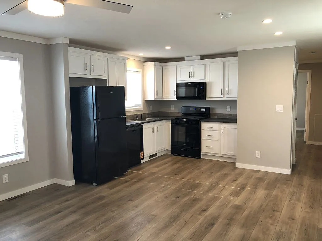 2 bed, 2.0 bath, 820 sqft, $1,549 — Photo 2