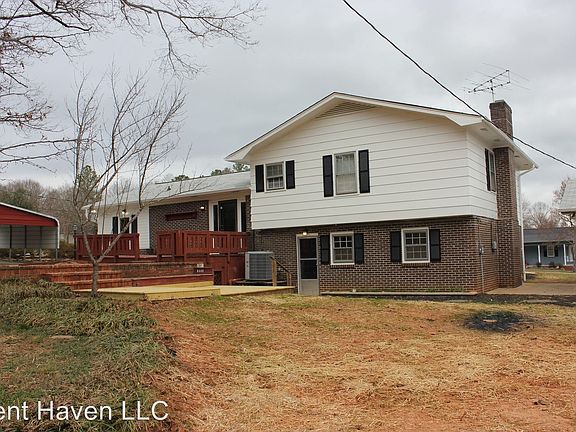 3rd image of 301 Marseille Dr