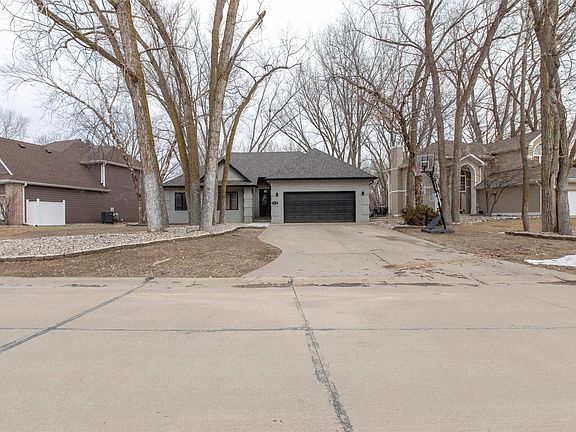 2nd image of 433 S Royal Troon Dr