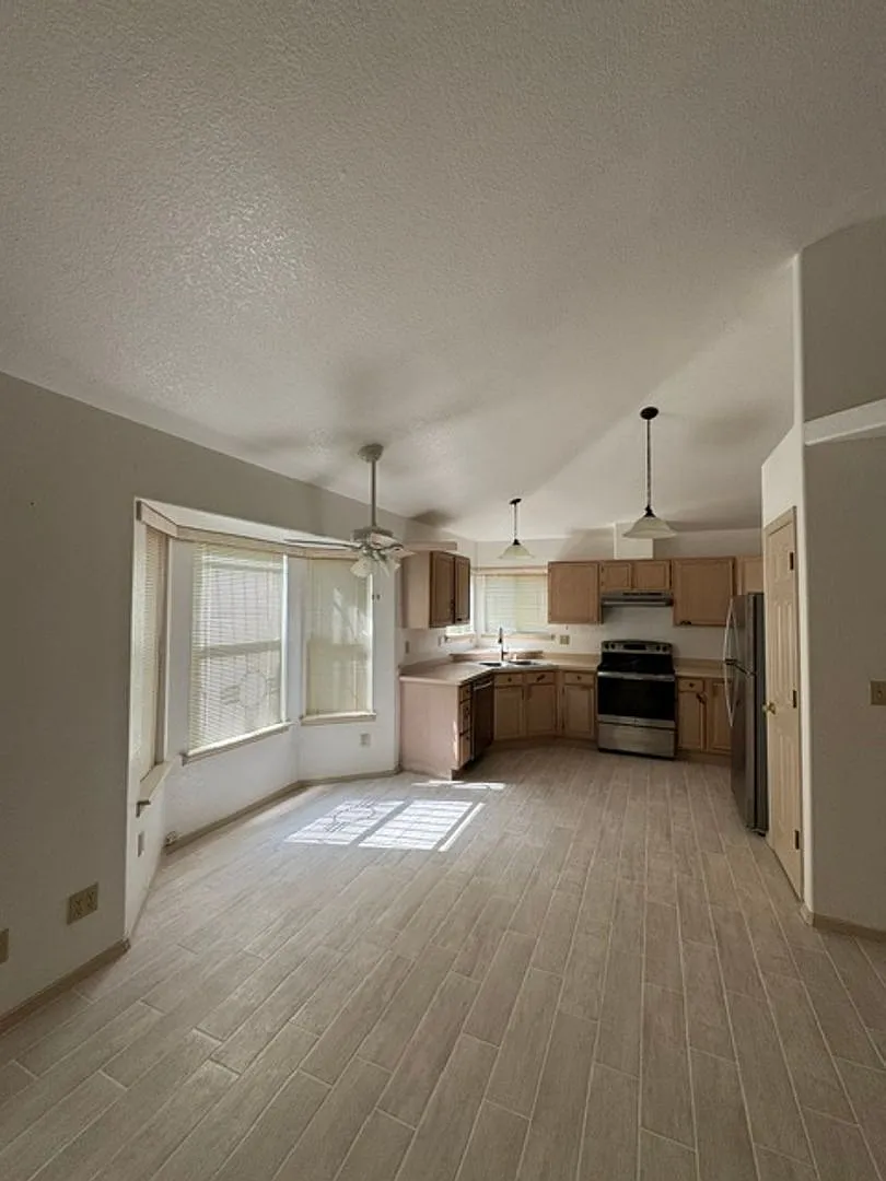 Clean 3 Bedroom Home For Rent — Photo 4