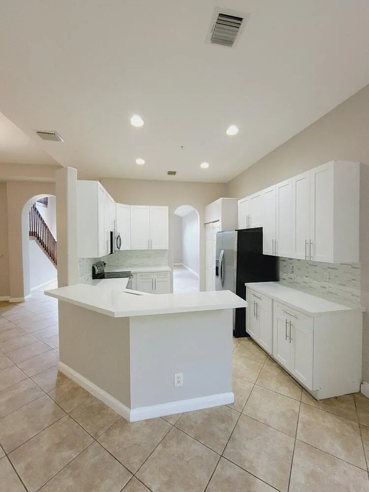 4 bed, 3.0 bath, 3402 sqft, $3,800 — Photo 2