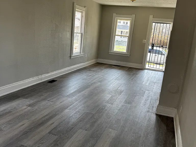 1352 Prospect Ave — Photo 5