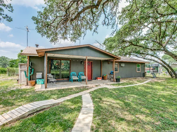 490 Big Leaf RD, San Antonio, TX 78264