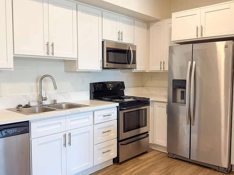 La Perla Apartments — Photo 9