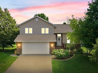 978 Fairview Ln, North Liberty, IA 52317