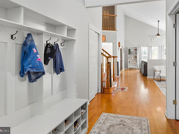 2nd image of 1017 Shira Ct