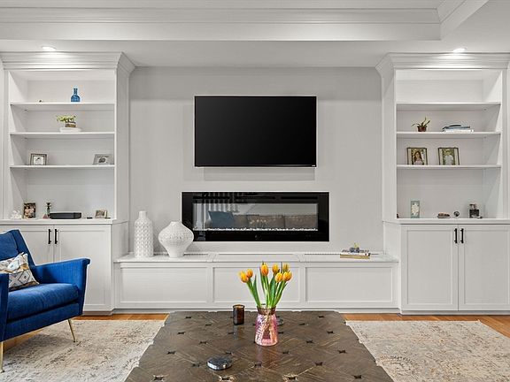 4th image of 472 Main St Unit C
