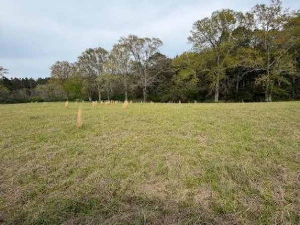 18 Grandview Ln, Laurel, MS 39443