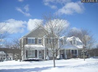 18310 Ivy Ln, Chagrin Falls, OH 44023
