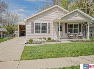 4926 Knox St, Lincoln, NE 68504