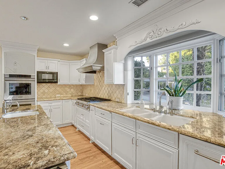 3690 Crownridge Dr — Photo 26
