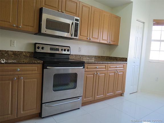 5th image of 758 NE 90th St Unit 506