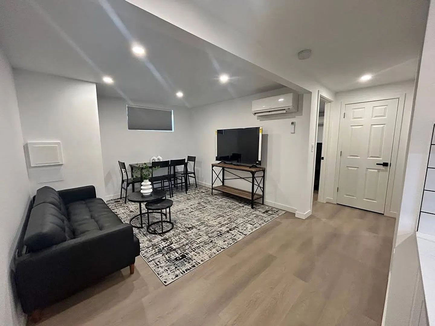 Affordable Commuter Magnolia 2-Bed Home — Photo 2