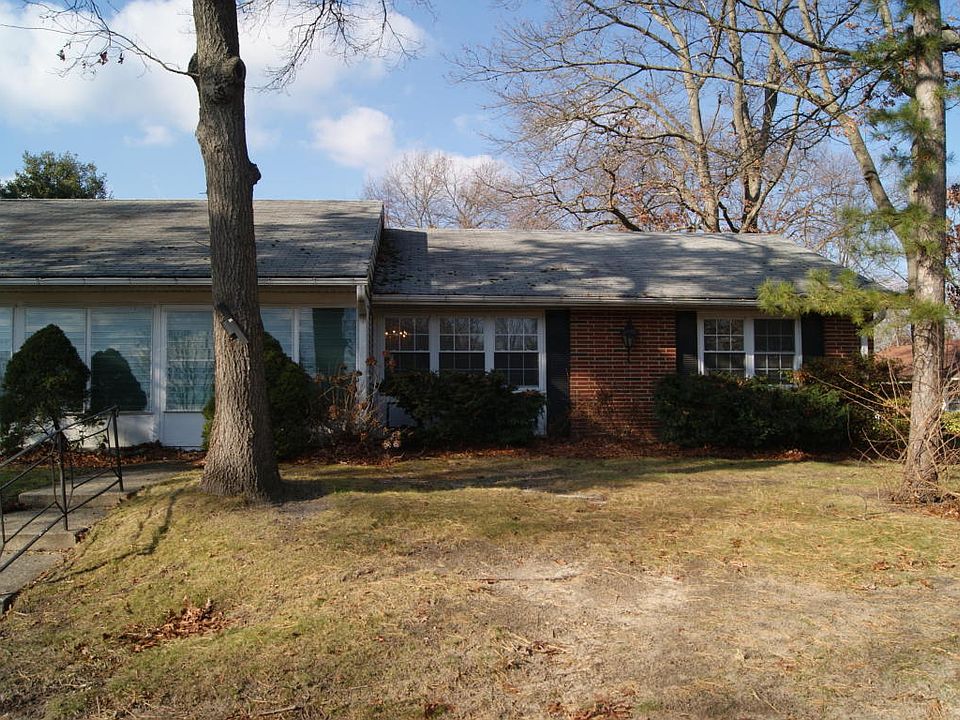 1st image of 490B Dartmoor Ct