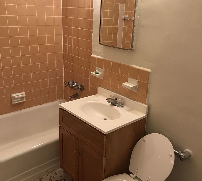 2nd image of 227 E 7th St APT 3C