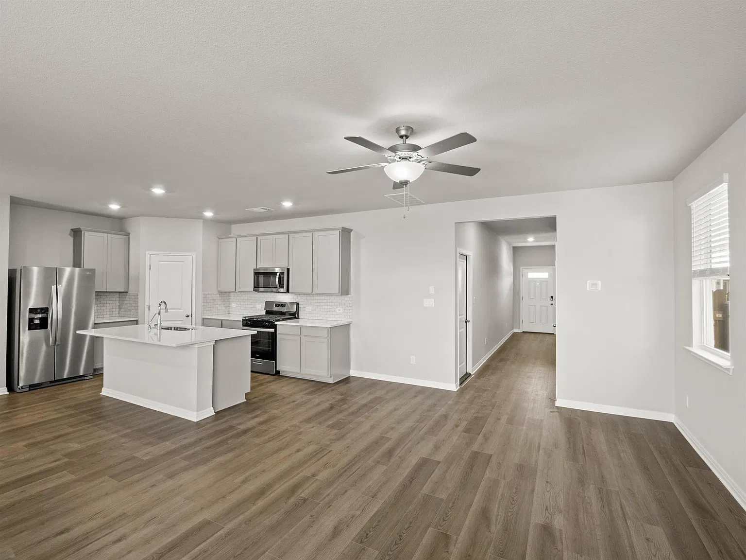 4 bed, 2.5 bath, 2072 sqft, $2,175 — Photo 4