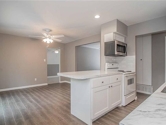 4th image of 1511 E Lovers Ln