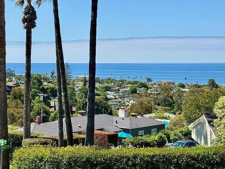 930 Skyline Dr — Photo 3