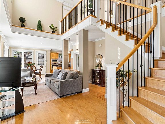 3rd image of 255 Carleton Ave