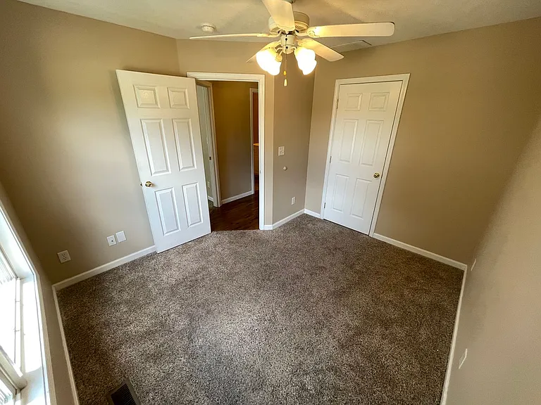 92 N Country Dr — Photo 14
